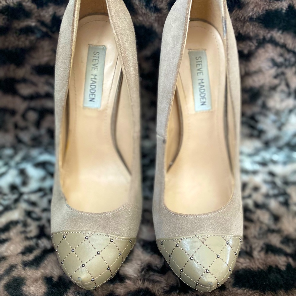 Steve Madden Round Toe Studded Pump Heel